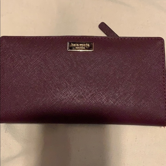Burgundy Kate Spade ♠️ Wallet .....$115 - Picture 1 of 4